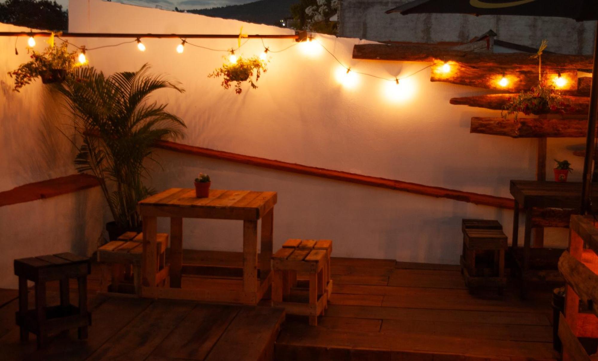 Kamazoztz Hostel And Travel Antigua Buitenkant foto