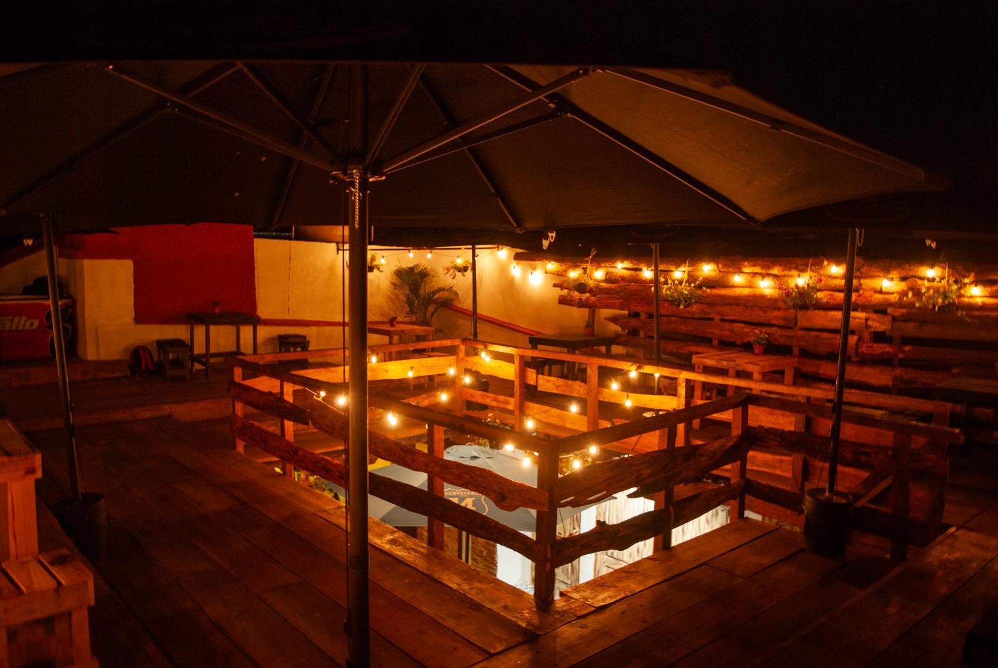 Kamazoztz Hostel And Travel Antigua Buitenkant foto