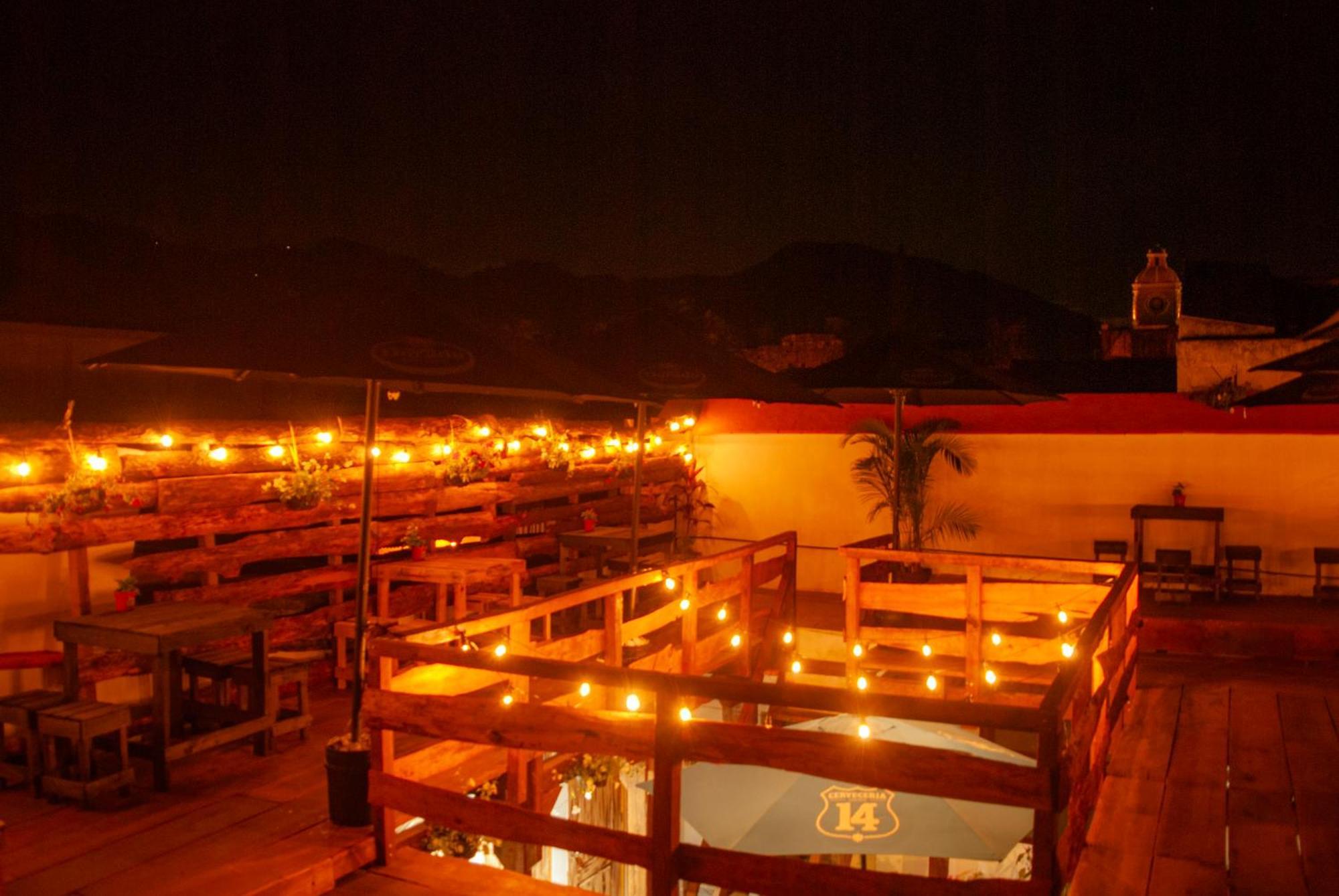 Kamazoztz Hostel And Travel Antigua Buitenkant foto