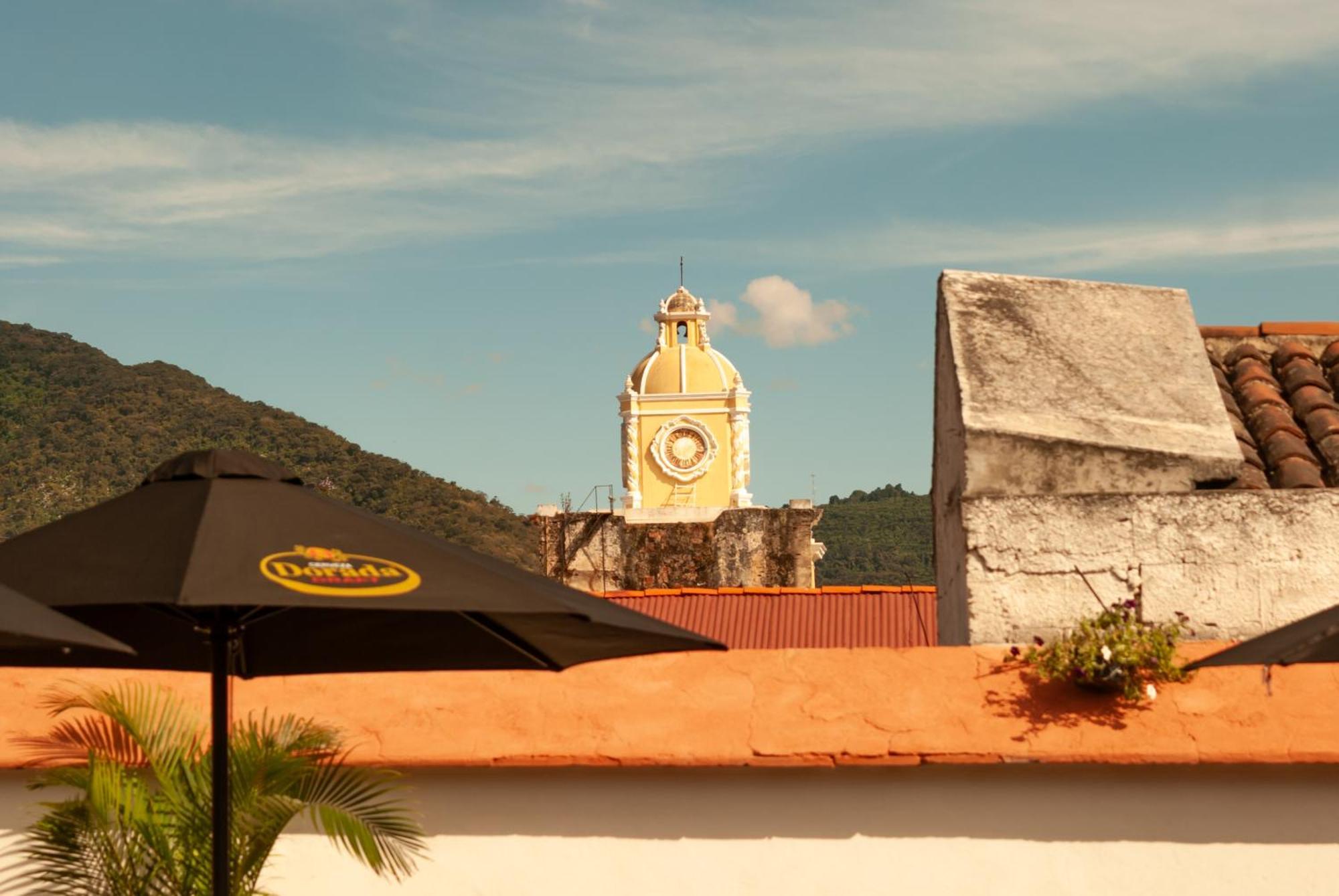 Kamazoztz Hostel And Travel Antigua Buitenkant foto