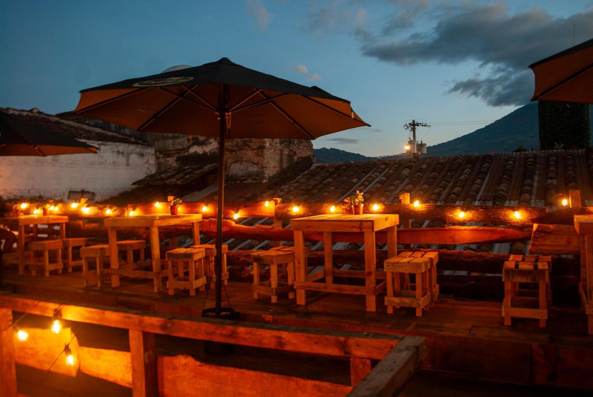 Kamazoztz Hostel And Travel Antigua Buitenkant foto