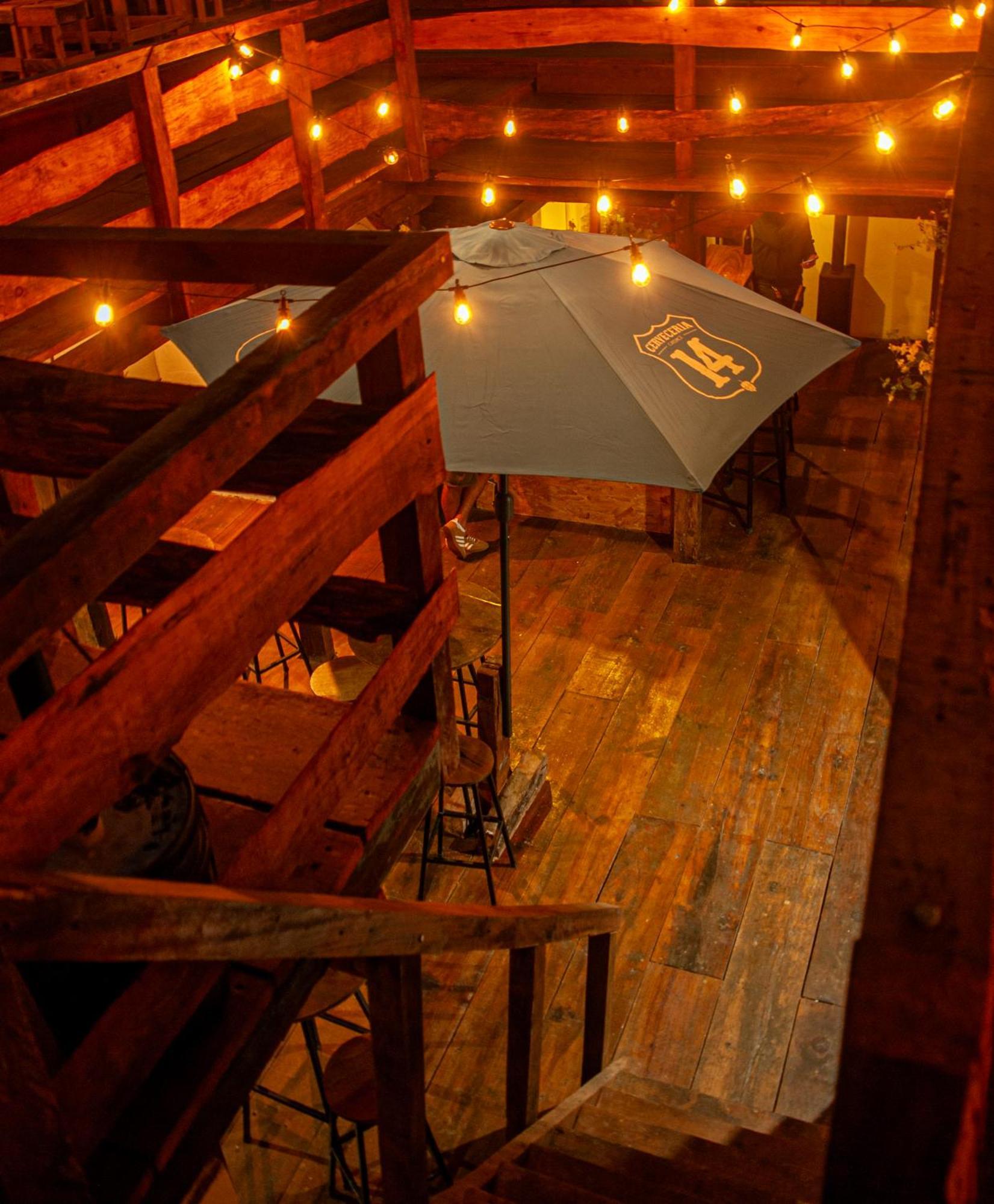 Kamazoztz Hostel And Travel Antigua Buitenkant foto