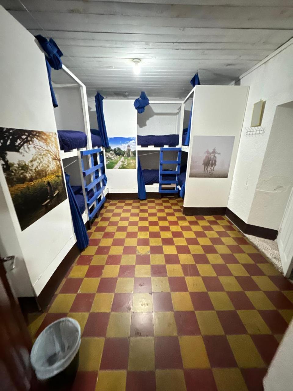 Kamazoztz Hostel And Travel Antigua Buitenkant foto