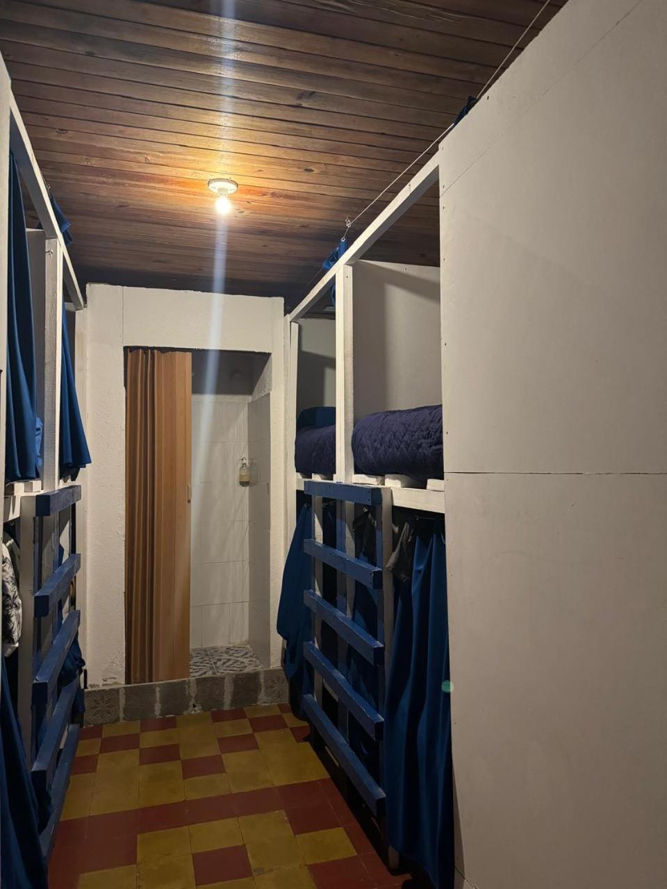 Kamazoztz Hostel And Travel Antigua Buitenkant foto