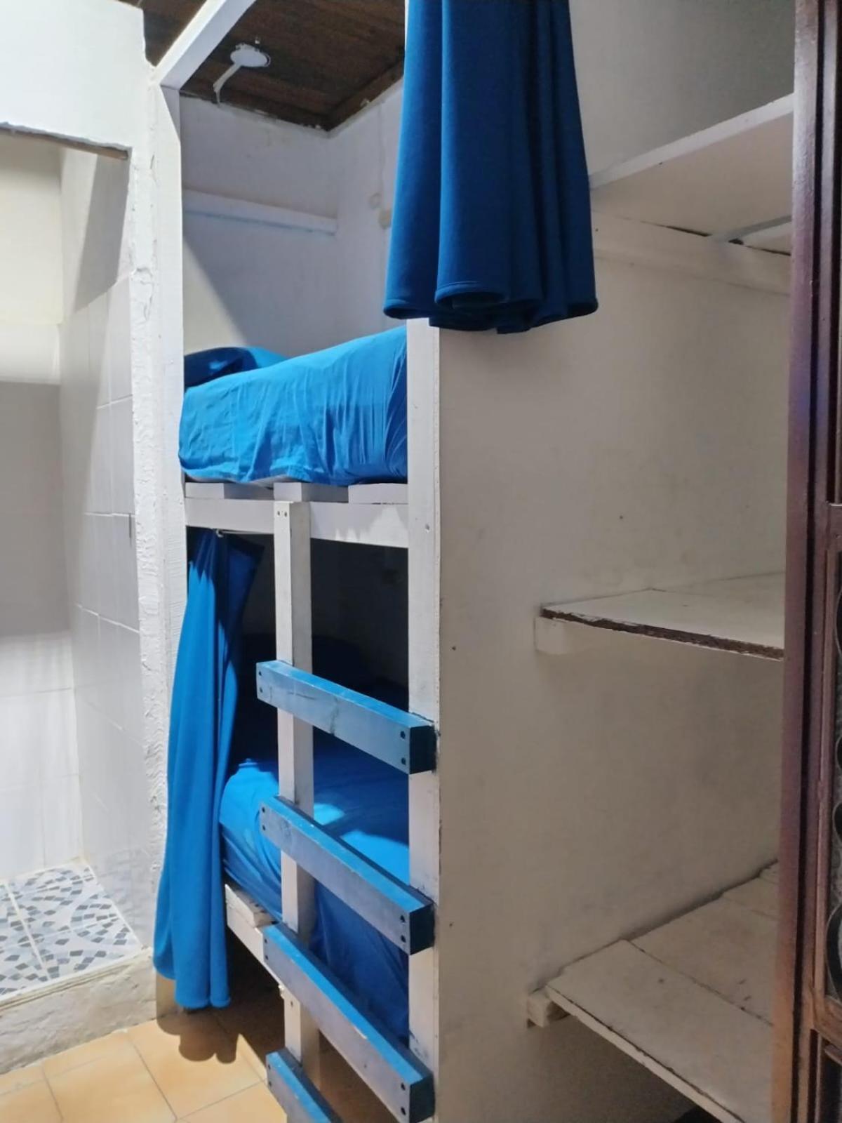 Kamazoztz Hostel And Travel Antigua Buitenkant foto