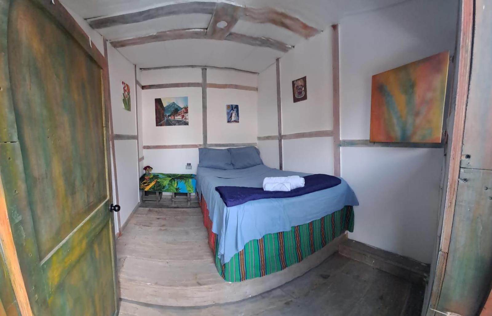 Kamazoztz Hostel And Travel Antigua Buitenkant foto